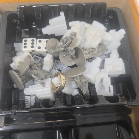 Monopoly The Lord of the Rings Trilogy Edition Board Game Parker Brothers 2003 - Picture 2 of 4